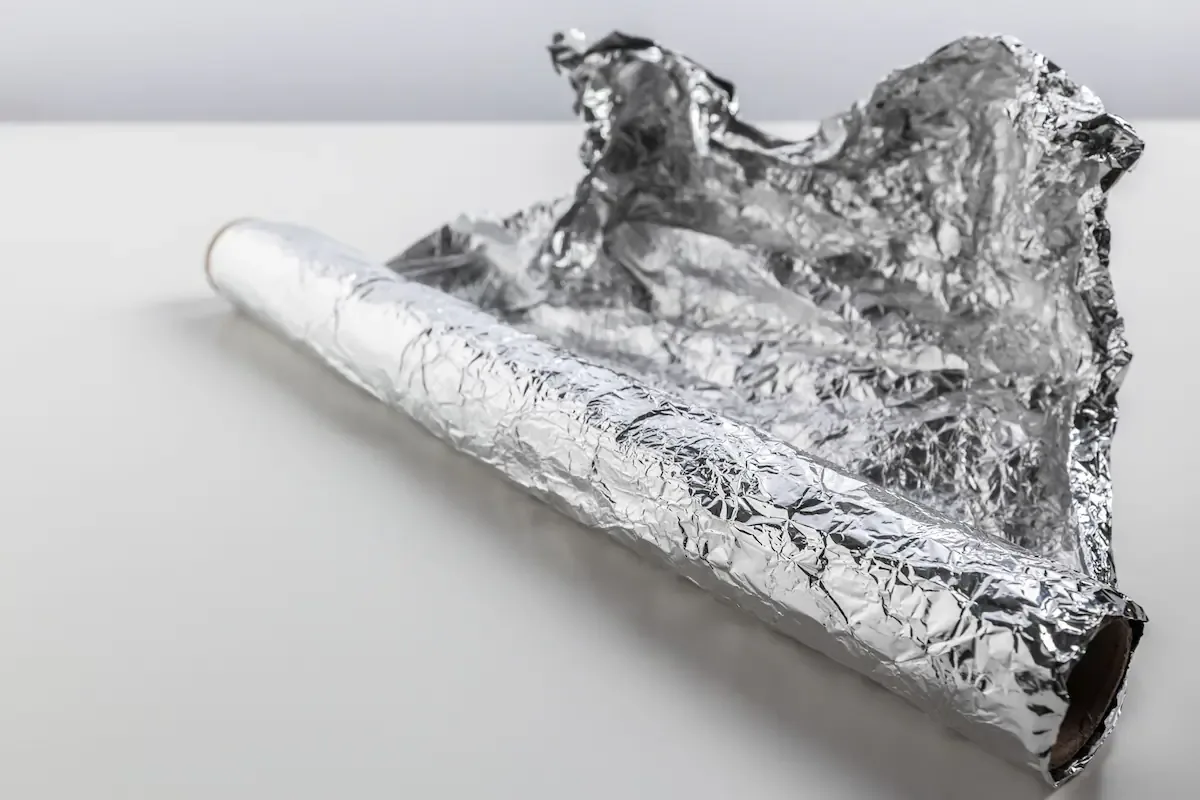 El papel de aluminio es uno de los productos más versátiles en cualquier cocina. Imagen: archivo.