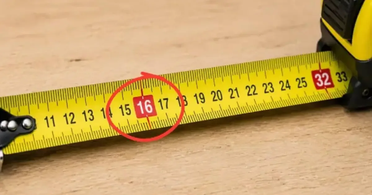 Skryté funkcie zvinovacieho metra: Na čo slúžia červené čísla a voľný háčik?